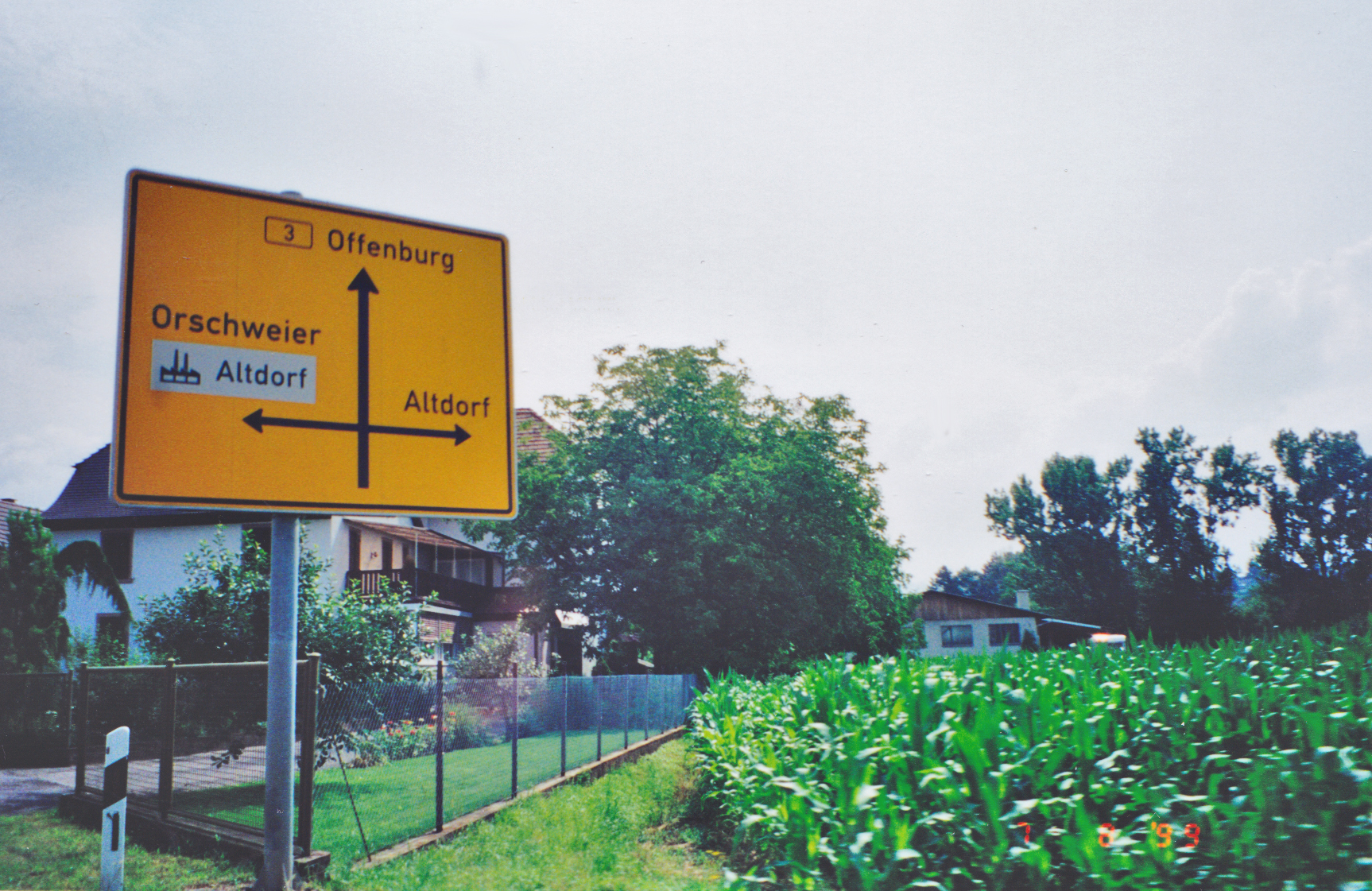 Sign pointing
                the way to Altdorf and other locations