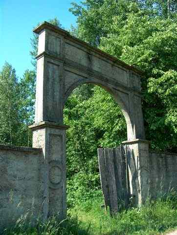 Korczyna  cemet gate