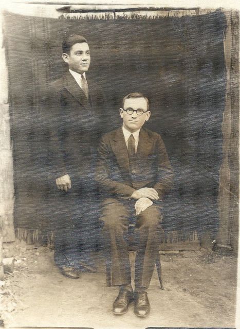 Zeev Tapoohi
                (Wolf Jablanovich/ Jablonowicz) seated Wolf Edelman
                standing