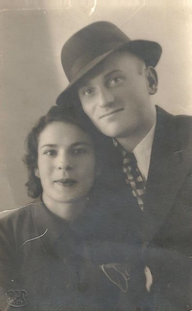 Zeev
                (Wolf Jablanovich/Jablonowicz) and Nechama (Hirshberg)
                Tapoohi