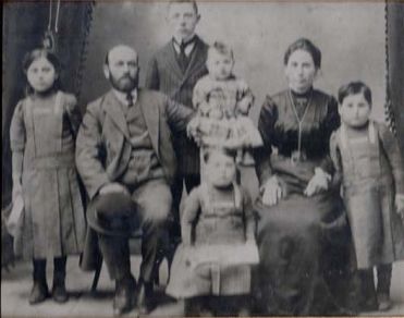 The Schechter family (L-R) Jennie Kleiman, Meir Schechter, Arthur Schechter, Rose Pollack, Goldie Epstein, Hanna Schechter, and Esther Yager. <em>Schechter family photos submitted by Jerry Silvers.</em>