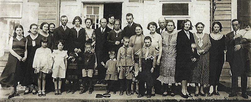 outside the Konkurovich house