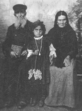 Itzik, Elka, Rochele Yuzent