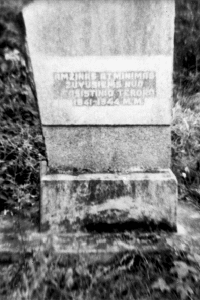 former monument at mass grave