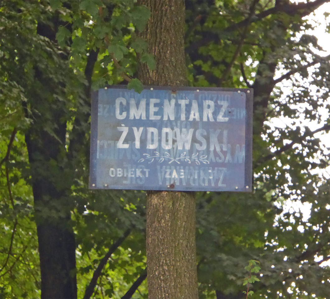 Signage at
the entrance to the Old Cemetery