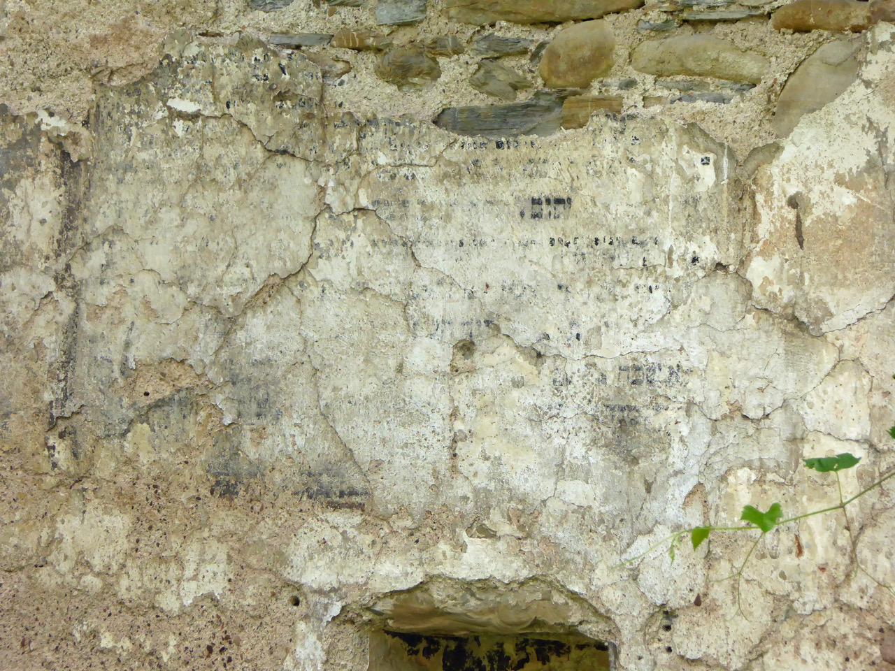Synagogue ruins - present-day
(interior southern wall - Hebrew inscriptions)