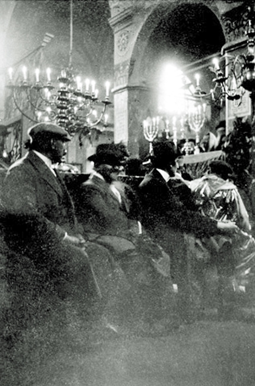 Dukla Synagogue interior view - 1916-1917
