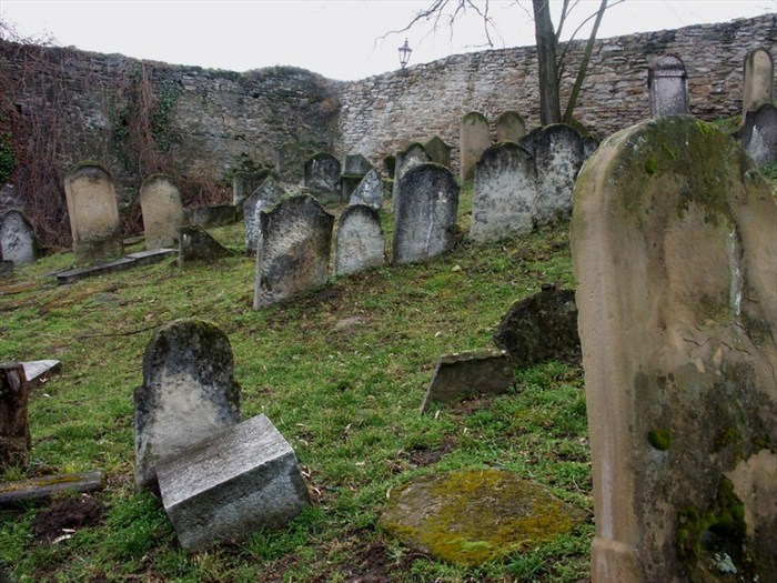 Old_cemetery2