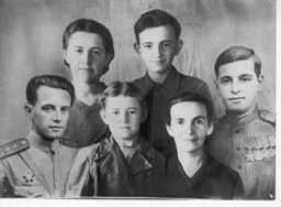 raichmanfamily1945_128_hr